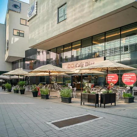 Unforgettable Old Town Apartment *