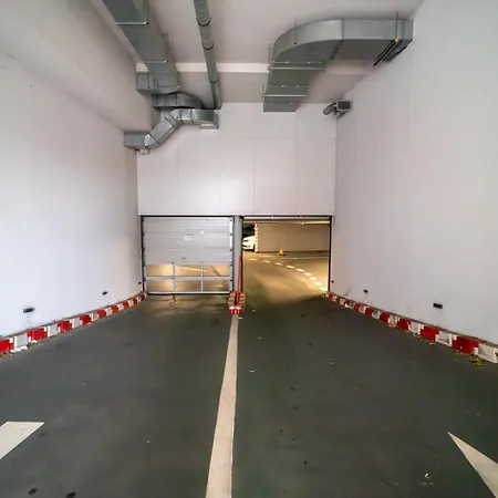 Unforgettable Old Town Apartment